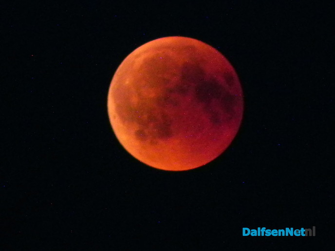 Maanverduistering vanaf de Vechtbrug - Foto: Ingezonden foto