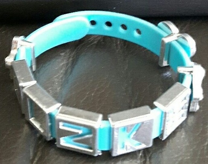 Kinderarmband van Elzeke gevonden - Foto: Eigen geleverde foto