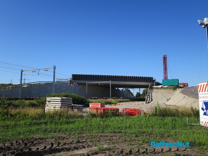 Viaduct N340 bijna gereed, wanneer komt de weg? - Foto: Wim