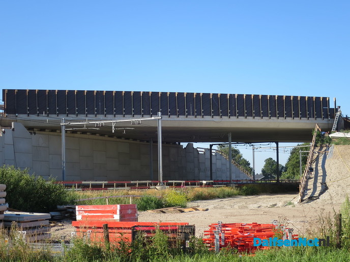 Viaduct N340 bijna gereed, wanneer komt de weg? - Foto: Wim