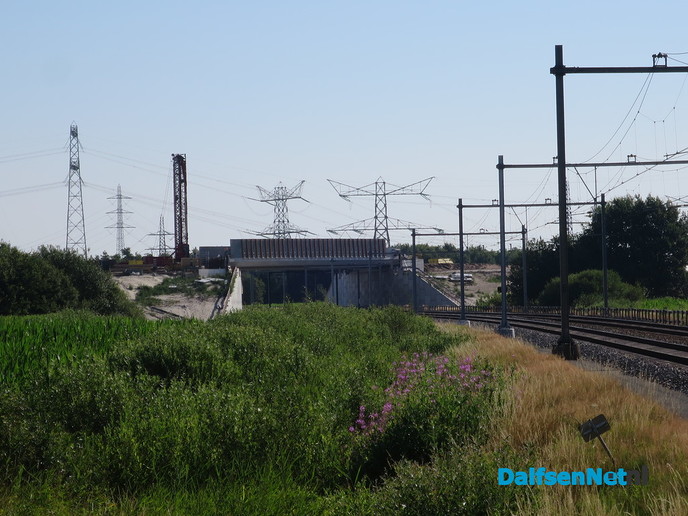 Viaduct N340 bijna gereed, wanneer komt de weg? - Foto: Wim