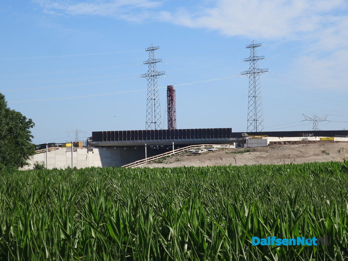 Viaduct N340 bijna gereed, wanneer komt de weg? - Foto: Wim