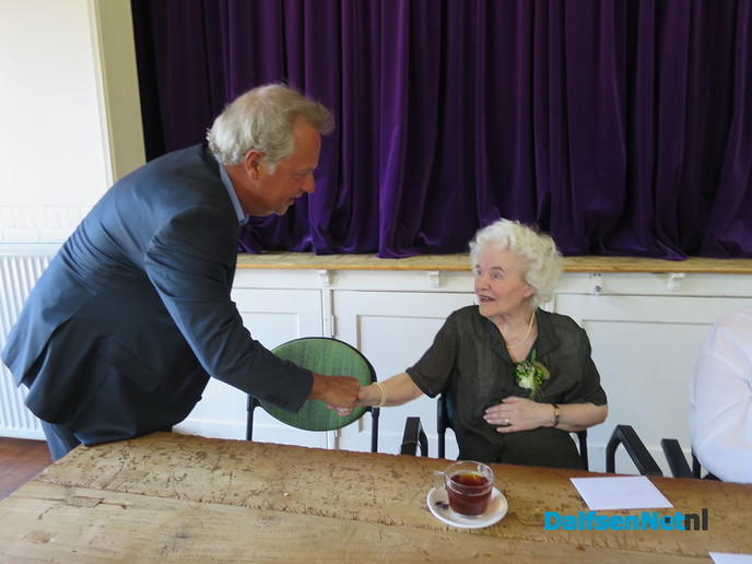 Hoog bezoek bij 60 jarig bruidspaar Bijlsma- Oosterlaar - Foto: Wim