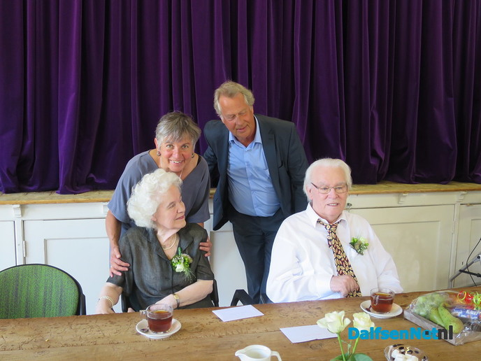 Hoog bezoek bij 60 jarig bruidspaar Bijlsma- Oosterlaar - Foto: Wim