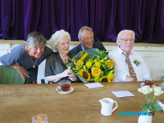 Hoog bezoek bij 60 jarig bruidspaar Bijlsma- Oosterlaar - Foto: Wim