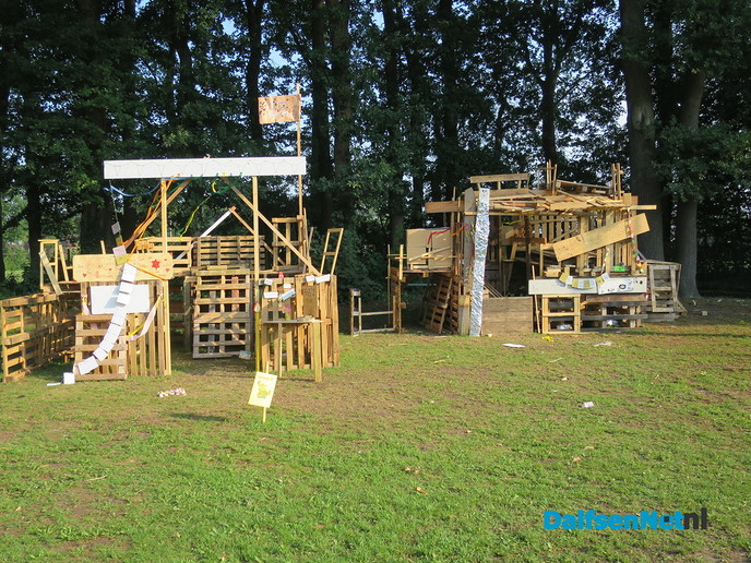 Ook in Lemelerveld is de timmerweek in volle gang - Foto: Wim