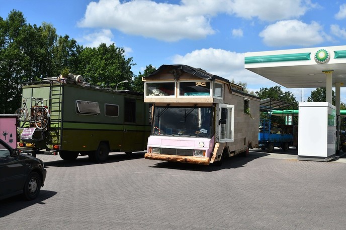 Karavaan Genotschap Geen Idee op weg