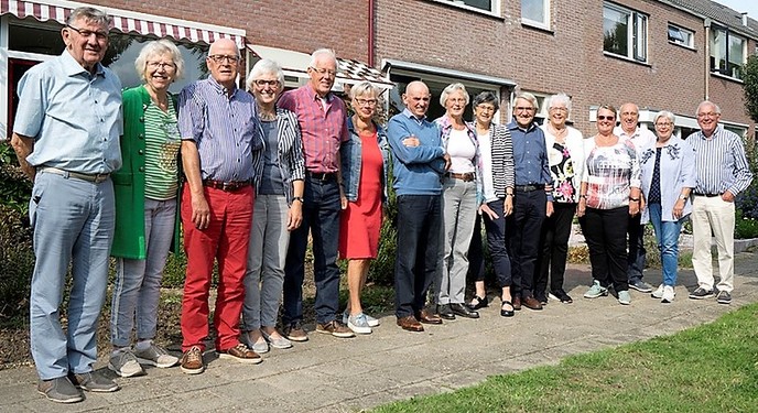 Gouden reünie Vaneg huizenblok Nieuwe Uitleg 36-50 - Foto: Geert Bistervels