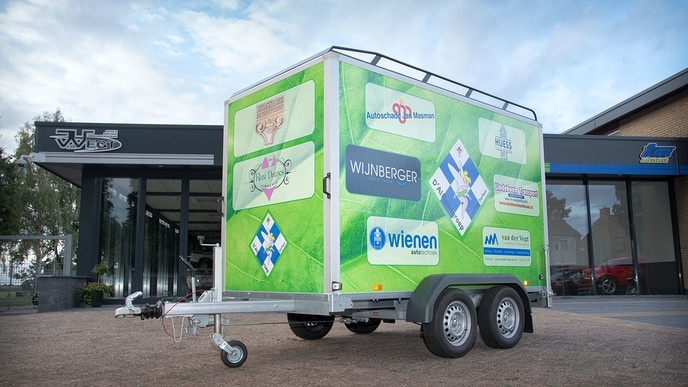 Dalfser bedrijven schenken aanhanger aan scouting - Foto: Thomas Klomp