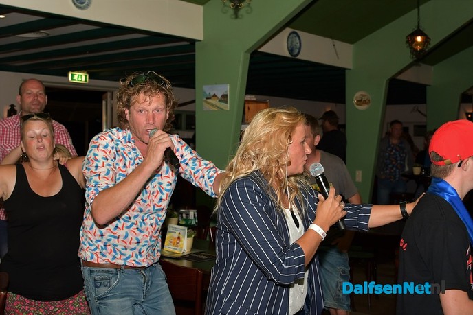 Een geweldig feest met Harten 10 op de camping - Foto: Johan Bokma