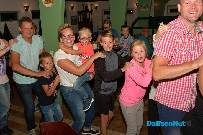 Een geweldig feest met Harten 10 op de camping - Foto: Johan Bokma