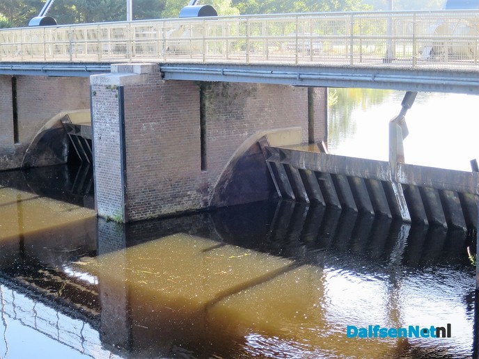 De Vecht houdt het water vast als buffer - Foto: Wim