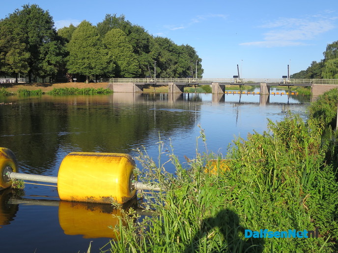 De Vecht houdt het water vast als buffer - Foto: Wim