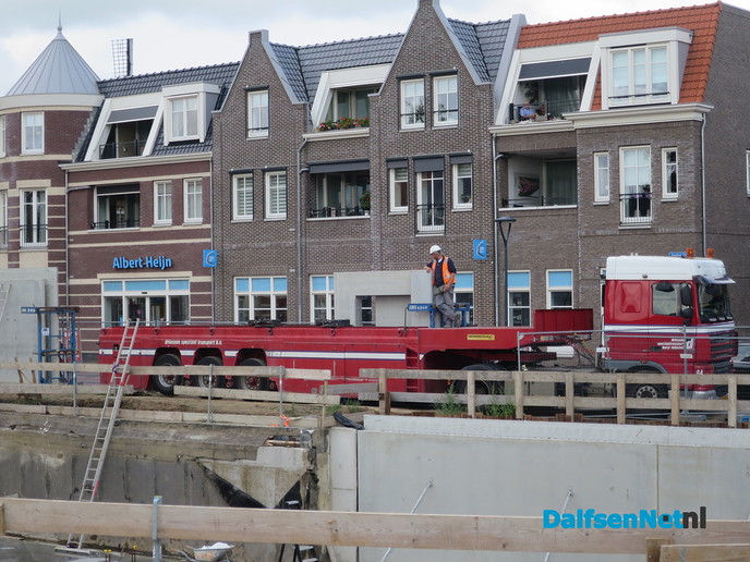 Mammoet voor een klein klusje in Dalfsen - Foto: Wim