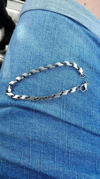 Armband gevonden aan de Koestraat