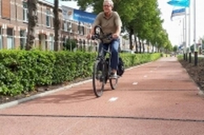 Dalfsenaar over plastic fietspad - Foto: Eigen geleverde foto