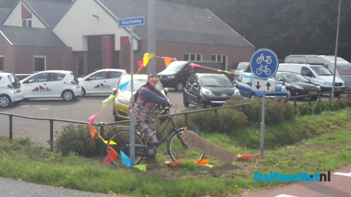 Waar fietst Sarah naar toe? - Foto: Ingezonden foto