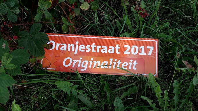 Gevonden naamplaat oranjevereniging - Foto: Eigen geleverde foto
