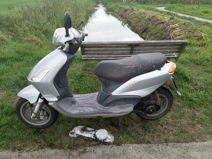 Politie: Van wie is deze scooter? - Foto: Politie Vechtdal