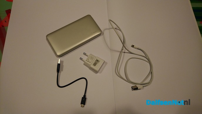 Tasje gevonden met o.a. powerbank - Foto: Ingezonden foto