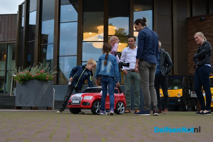 Eerste laadpunt grootste Europese aanbesteding in gebruik genomen in Dalfsen - Foto: Johan Bokma