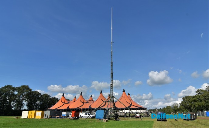De pruttel eempies kloarmaken bie de Kachel FM - Foto: Johan Bokma