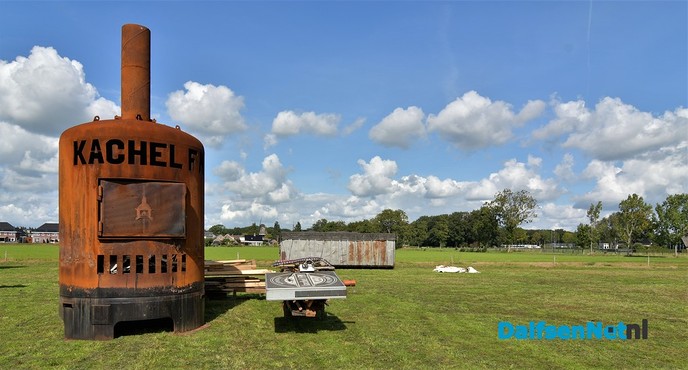 De pruttel eempies kloarmaken bie de Kachel FM - Foto: Johan Bokma