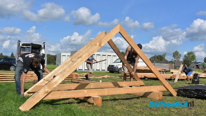 De pruttel eempies kloarmaken bie de Kachel FM - Foto: Johan Bokma
