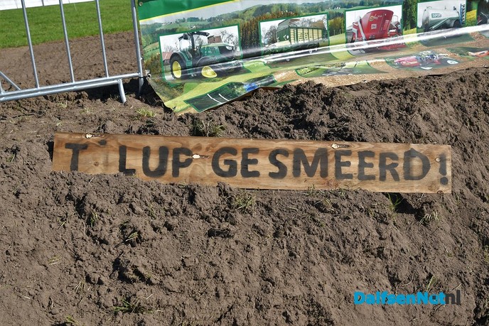 De opbouw van het ’t Uliefeest in volle gang - Foto: Johan Bokma