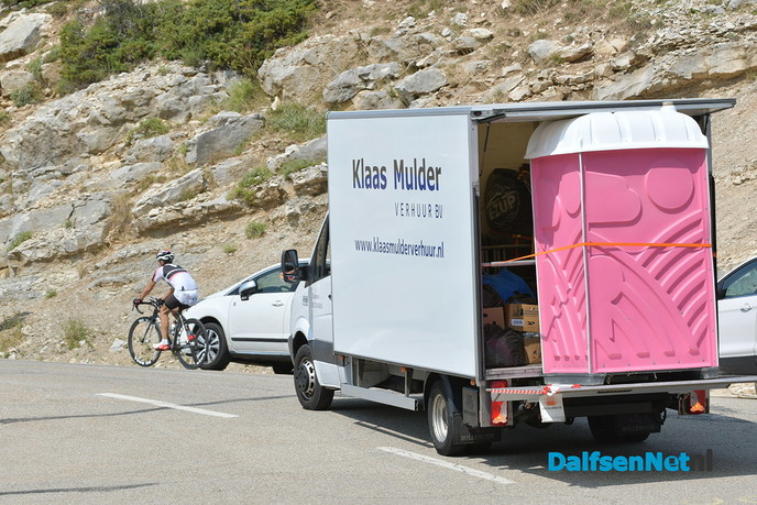 Team logistiek verzette bergen werk op de Mont Ventoux. - Foto: Johan Bokma