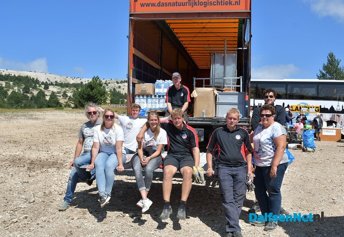 Team logistiek verzette bergen werk op de Mont Ventoux. - Foto: Johan Bokma