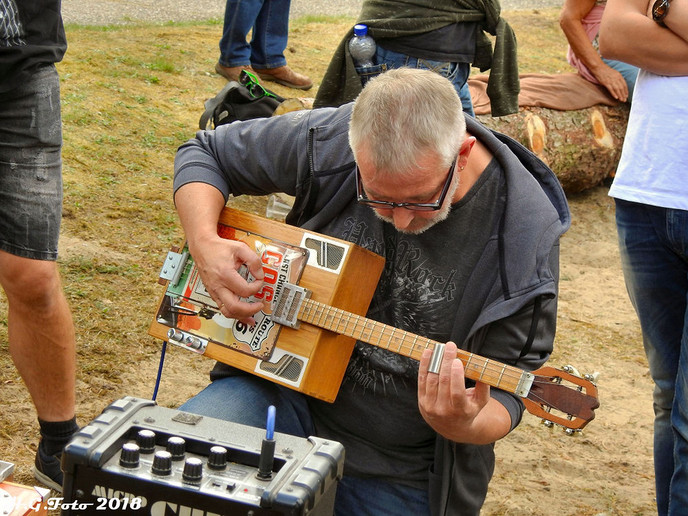 Dutch cigarbox guitar festival bij Calluna