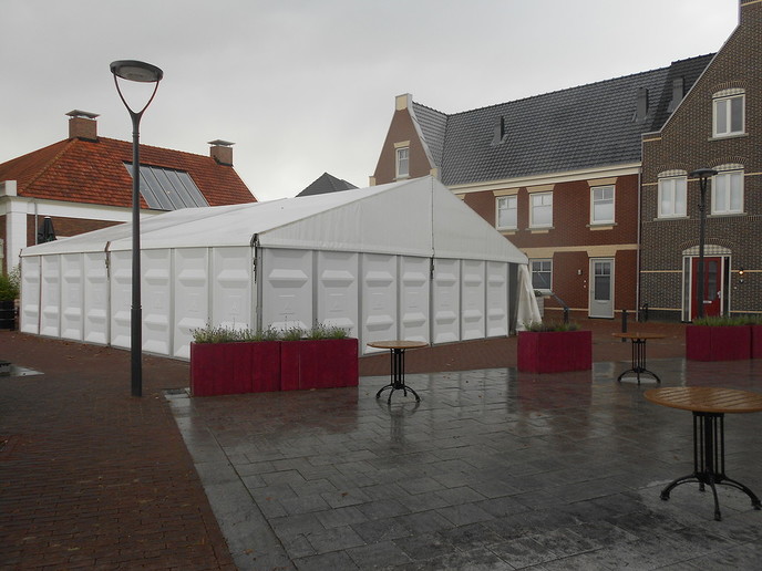Fontein steentjes er uit