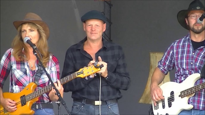Dutch cigarbox guitar festival bij Calluna (video)