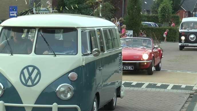 Oldtimerrit Nieuwleusen trekt veel bekijks (met beeld en geluid)