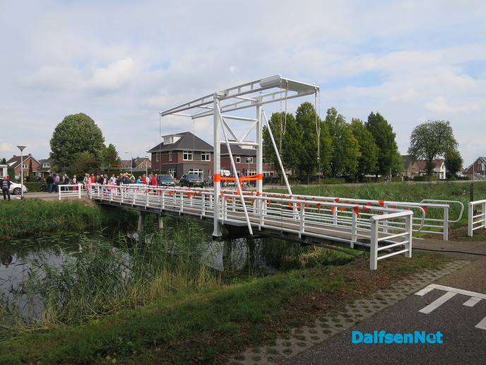 Het DNA “kerkbrugje” Lemelerveld feestelijk geopend - Foto: Wim