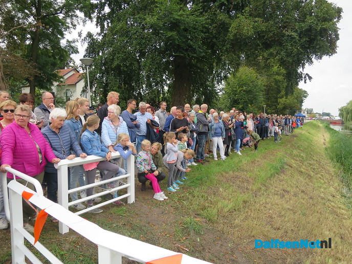 Het DNA “kerkbrugje” Lemelerveld feestelijk geopend - Foto: Wim