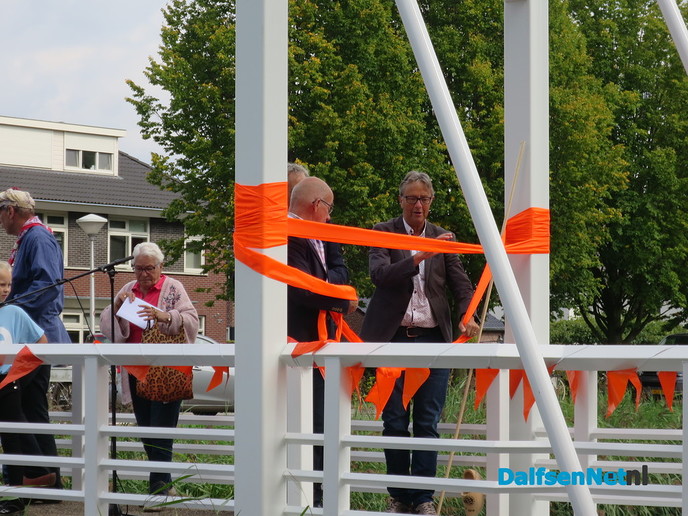 Het DNA “kerkbrugje” Lemelerveld feestelijk geopend - Foto: Wim