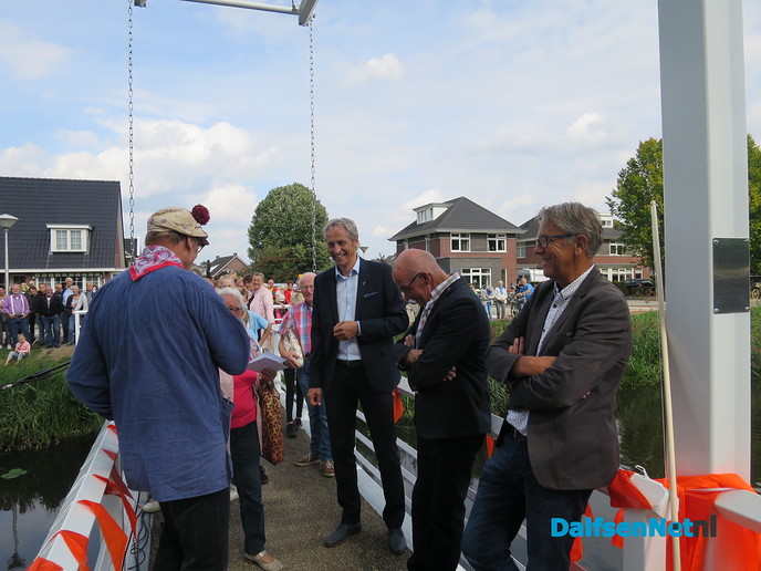 Het DNA “kerkbrugje” Lemelerveld feestelijk geopend - Foto: Wim