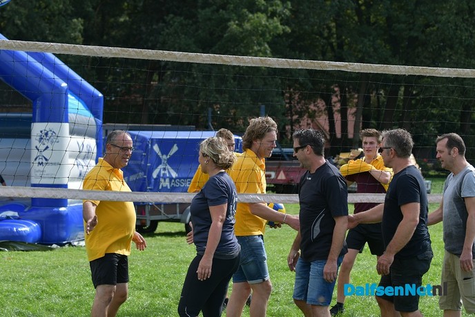 Stampen en deurdonderen op het Ankums Maisfeest - Foto: Johan Bokma