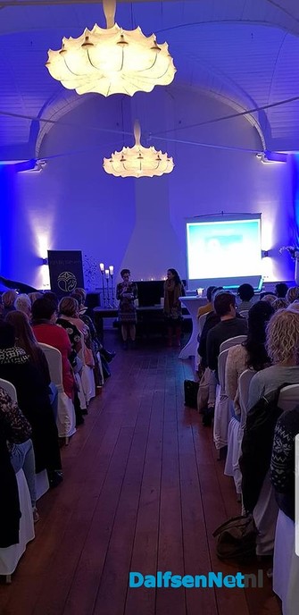 Lezing longarts Sander de Hosson in het Hofje van Buisman in Lemelerveld - Foto: Ingezonden foto