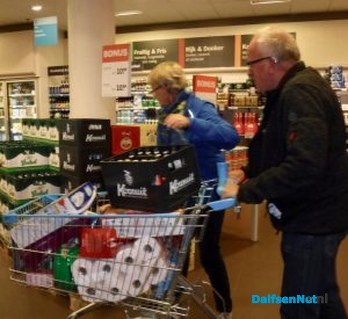 Winnaars één minuut gratis winkelen - Foto: Ingezonden foto