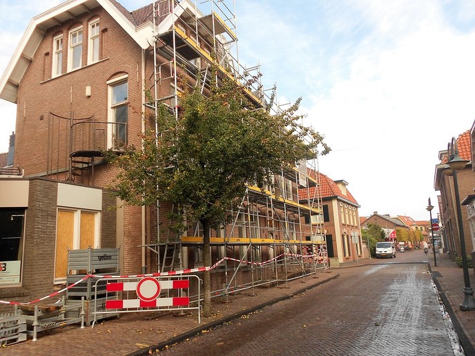 Oude postkantoor flink in de steigers