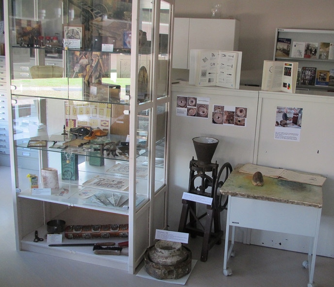 Vitrine schildersmuseum Meesters ingericht - Foto: Eigen geleverde foto