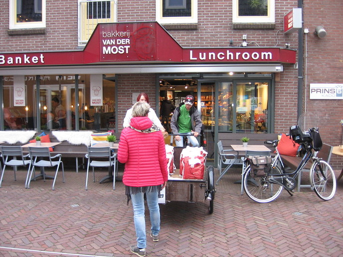 Joris Bezorgt in Dalfsen brood - Foto: Eigen geleverde foto