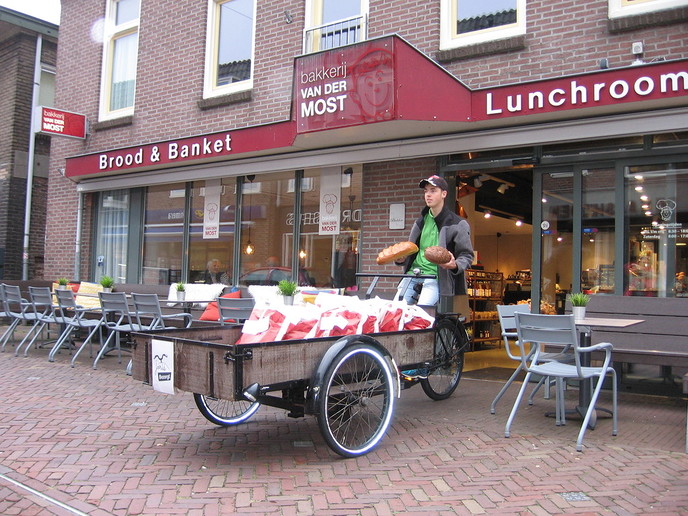 Joris Bezorgt in Dalfsen brood - Foto: Eigen geleverde foto