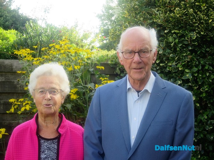 Wethouder Jan Uitslag bezoekt 60 jarig bruidspaar fam. Bannink - Foto: Wim