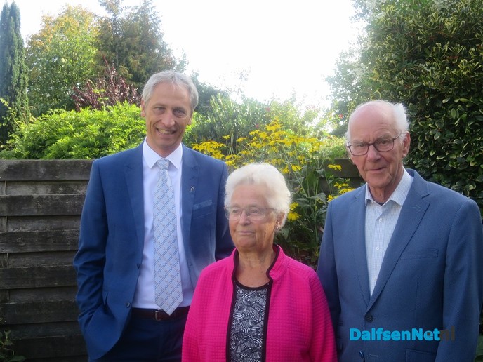 Wethouder Jan Uitslag bezoekt 60 jarig bruidspaar fam. Bannink - Foto: Wim