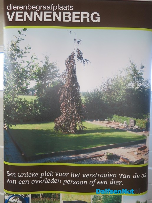 Dolfijn bezoekt Dierenbegraafplaats - Foto: Wim