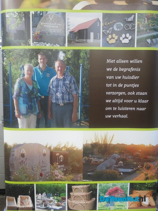 Dolfijn bezoekt Dierenbegraafplaats - Foto: Wim